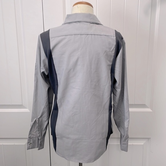 Ladies Red Kap ZEROSKRATCH long sleeve colorblock button-up shirt. Silver/Char… - Picture 3 of 6